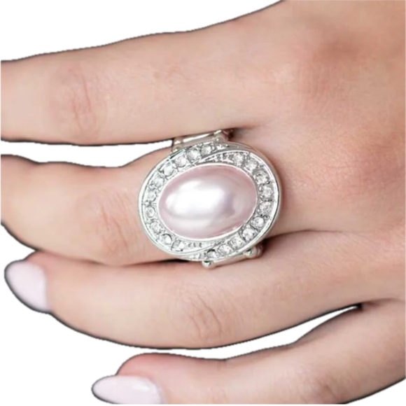 Pink Pearl Oval-like w/ rhinestones around Ring - Picture 1 of 4